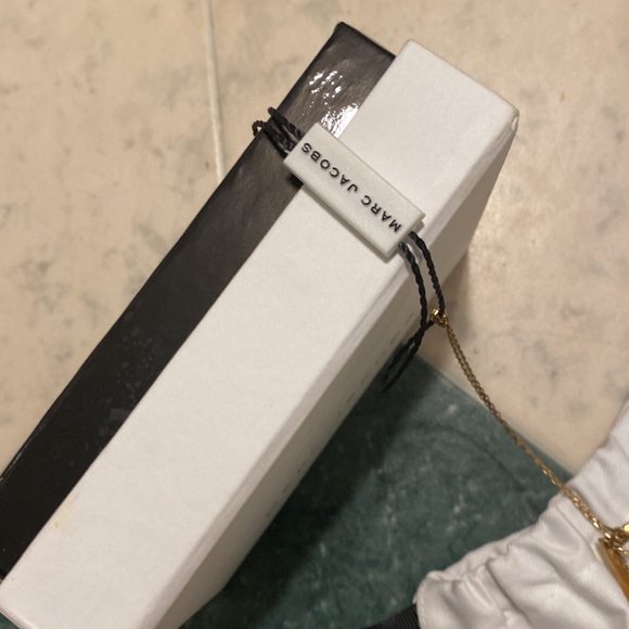 Marc Jacobs vintage bow necklace from the Las Vegas store gold plated bag & box - Picture 4 of 5